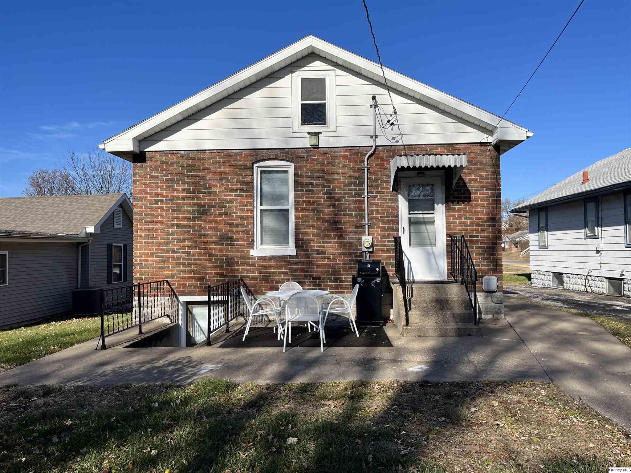 2738 College Ave., Quincy, Illinois 62301, 2 Bedrooms Bedrooms, ,1 BathroomBathrooms,Residential,For Sale,2738 College Ave.,203132