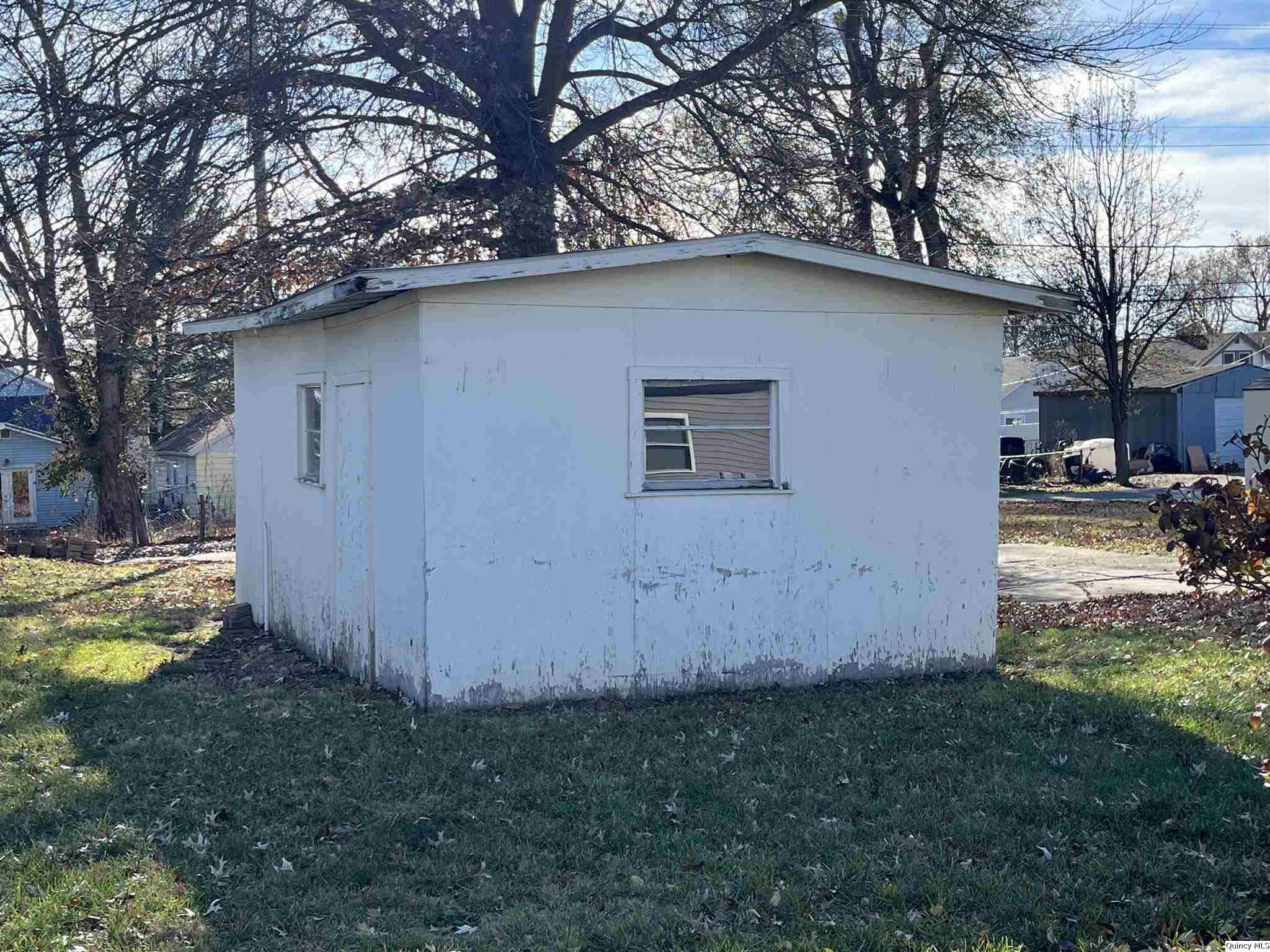 2738 College Ave., Quincy, Illinois 62301, 2 Bedrooms Bedrooms, ,1 BathroomBathrooms,Residential,For Sale,2738 College Ave.,203132