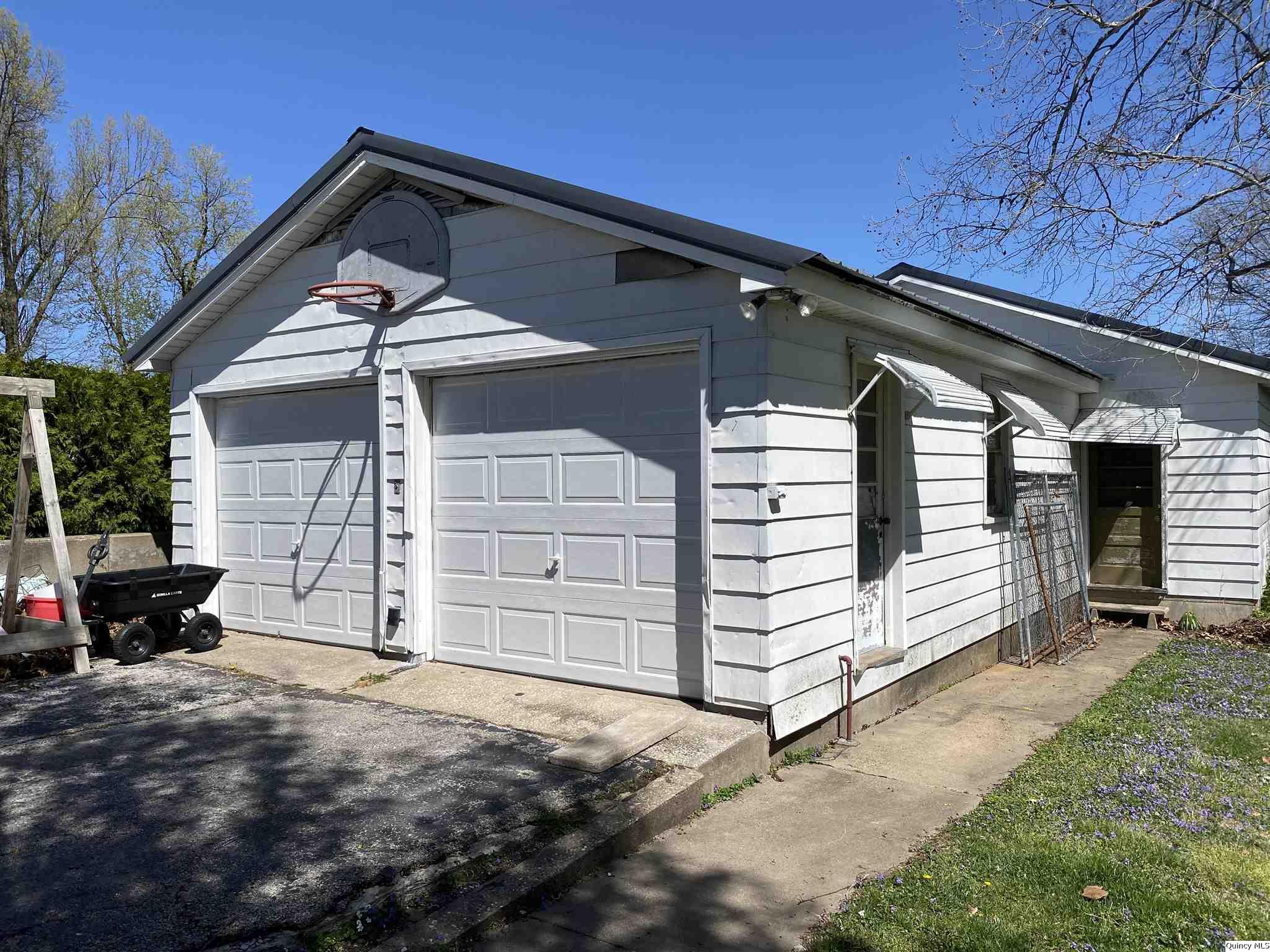 3921 S 24th, Quincy, Illinois 62305, 4 Bedrooms Bedrooms, ,2 BathroomsBathrooms,Residential,For Sale,3921 S 24th,203351