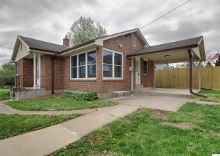 930 Maple, Quincy, Illinois 62301, 2 Bedrooms Bedrooms, ,2 BathroomsBathrooms,Residential,For Sale,930 Maple,203371