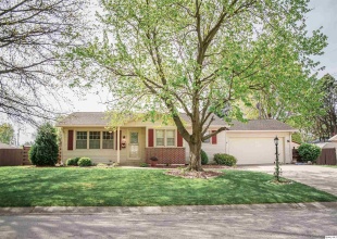 3726 Holiday Drive, Quincy, Illinois 62305, 2 Bedrooms Bedrooms, ,2 BathroomsBathrooms,Residential,For Sale,3726 Holiday Drive,203384
